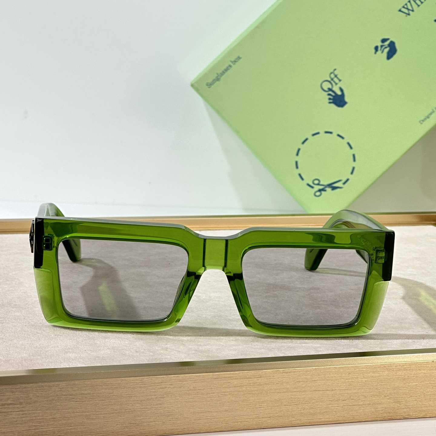 Off White Moberly Sunglasses      OERl114 - DopestKickz