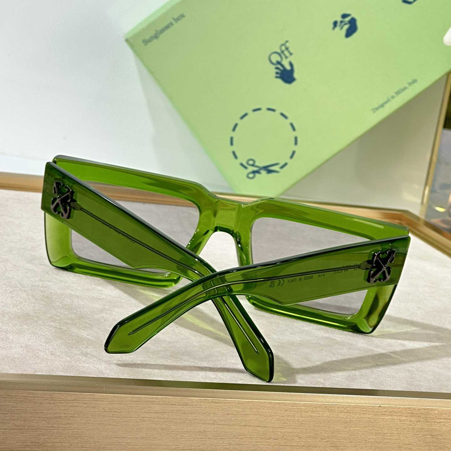 Off White Moberly Sunglasses      OERl114 - DopestKickz