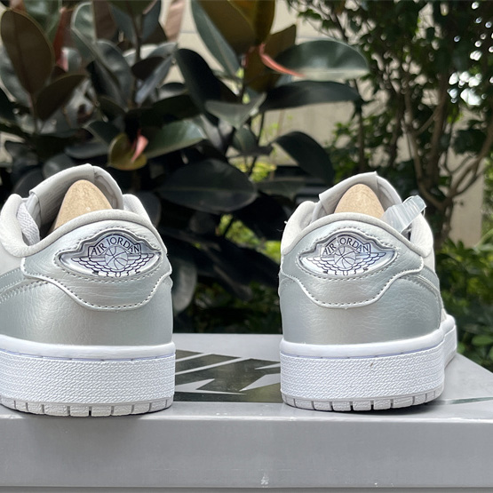 Air Jordan 1 Low OG “Metallic Silver Sneaker      CZ0790-002 - DopestKickz