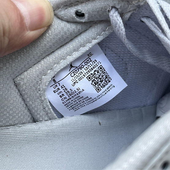 Air Jordan 1 Low OG “Metallic Silver Sneaker      CZ0790-002 - DopestKickz