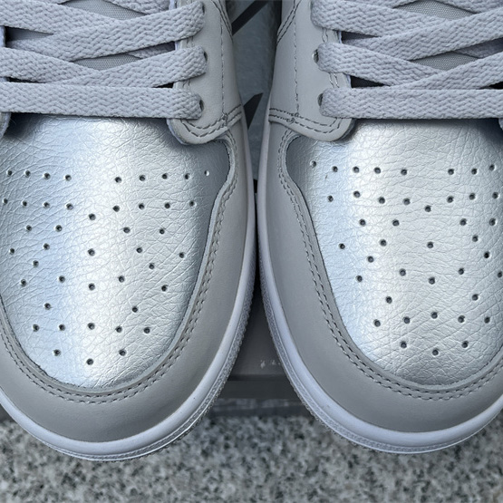 Air Jordan 1 Low OG “Metallic Silver Sneaker      CZ0790-002 - DopestKickz