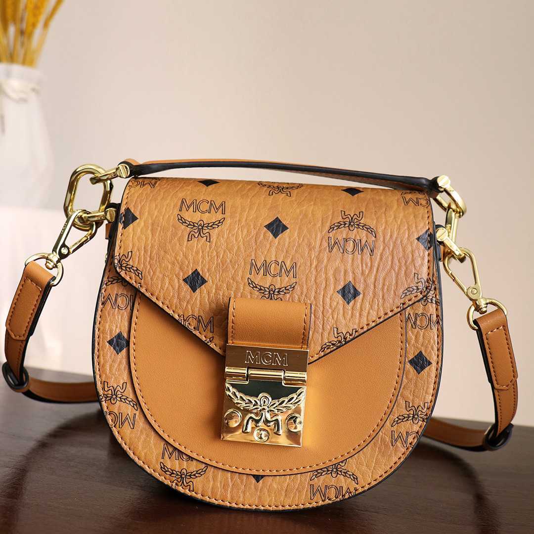 MCM Tracy Shoulder Bag  (18-18-7cm) - DopestKickz