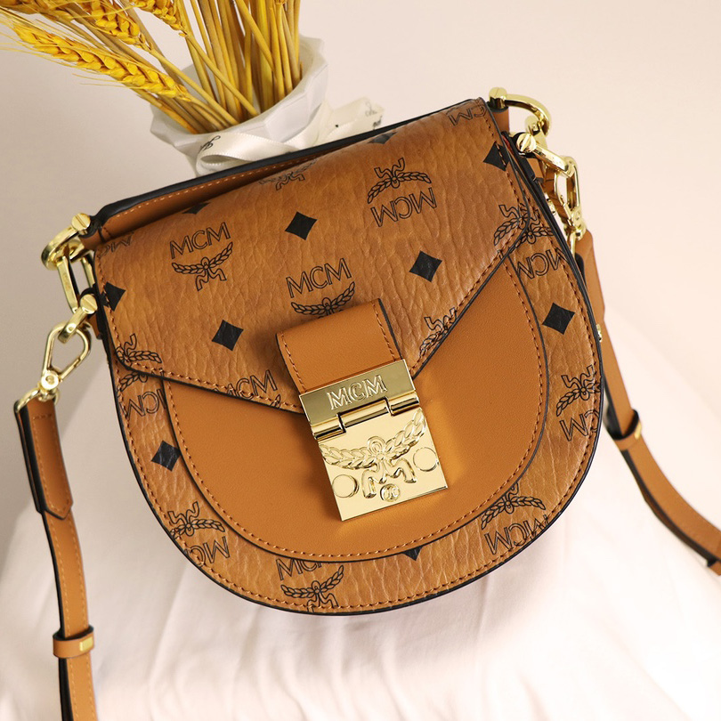 MCM Tracy Shoulder Bag  (18-18-7cm) - DopestKickz