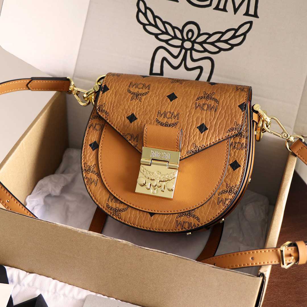 MCM Tracy Shoulder Bag  (18-18-7cm) - DopestKickz