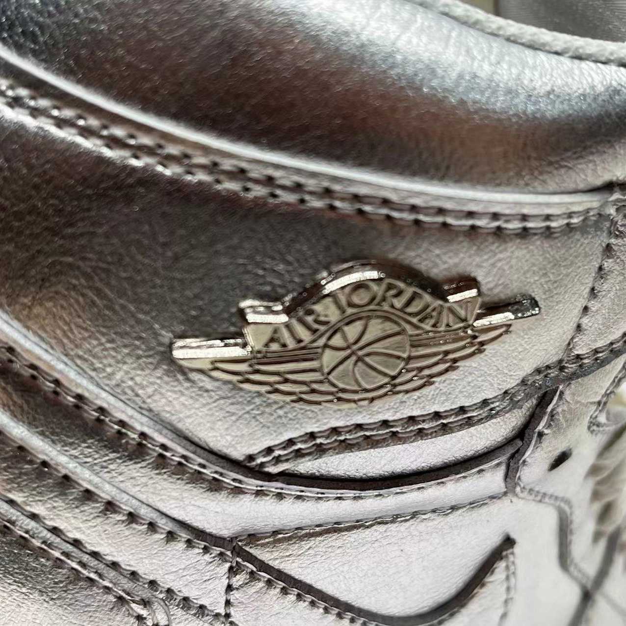 Jordan1 High OG“Chrome” Sneaker    FN7249-001 - DopestKickz