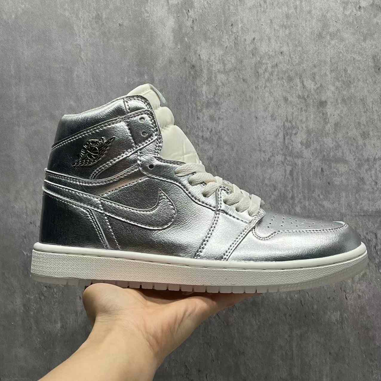 Jordan1 High OG“Chrome” Sneaker    FN7249-001 - DopestKickz