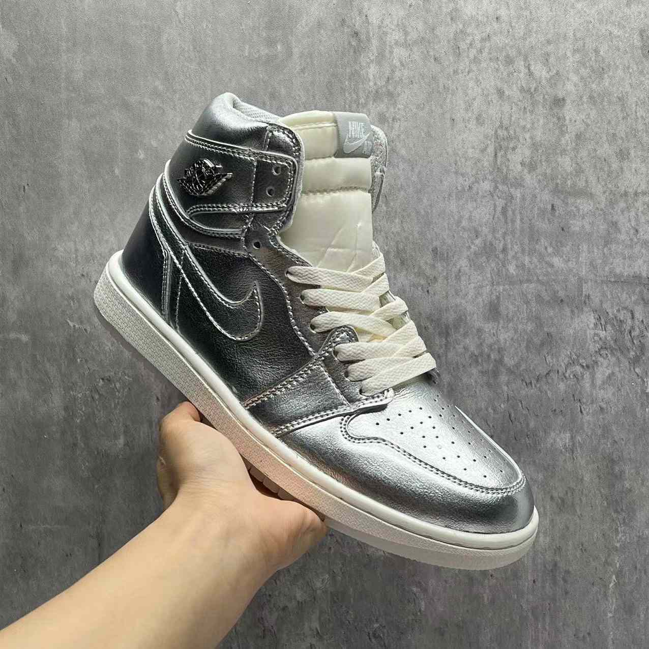 Jordan1 High OG“Chrome” Sneaker    FN7249-001 - DopestKickz