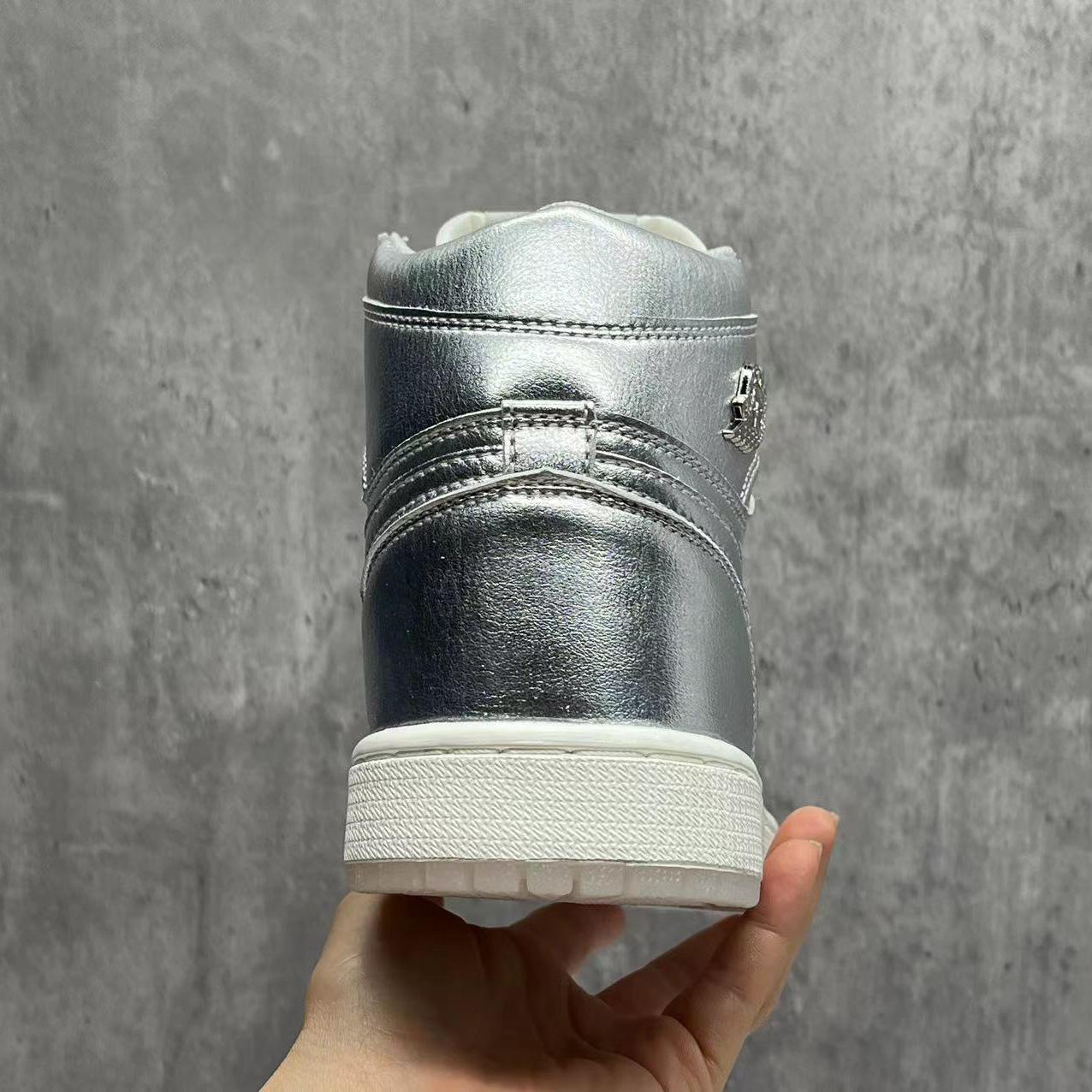 Jordan1 High OG“Chrome” Sneaker    FN7249-001 - DopestKickz