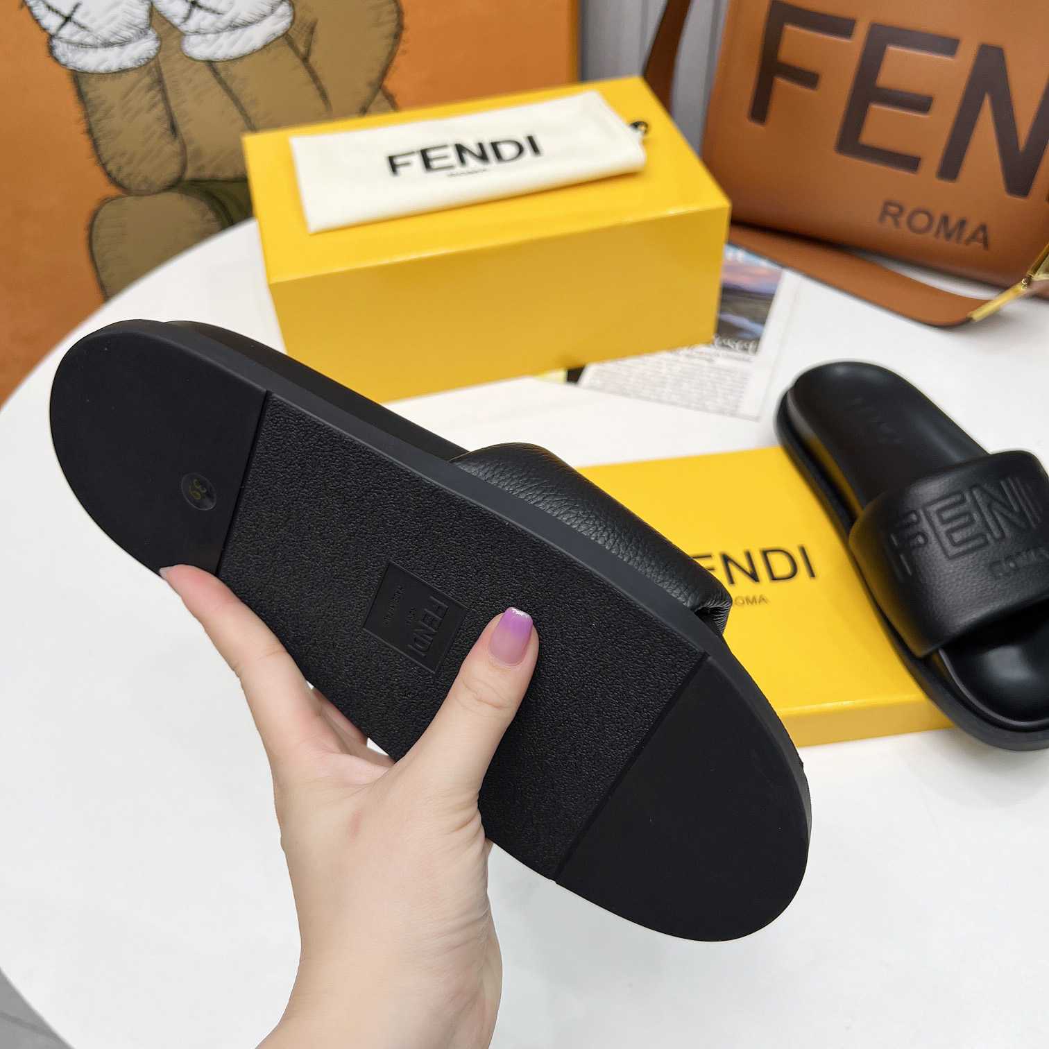 Fendi Roma Slides Black Leather Fussbett - DopestKickz