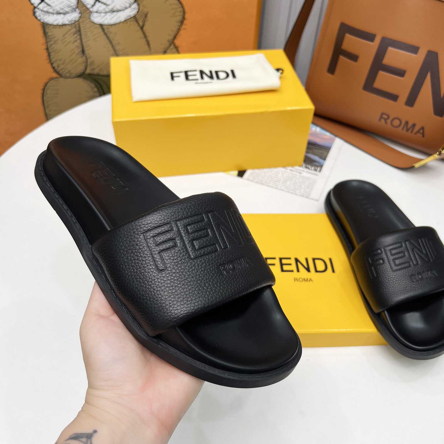 Fendi Roma Slides Black Leather Fussbett - DopestKickz