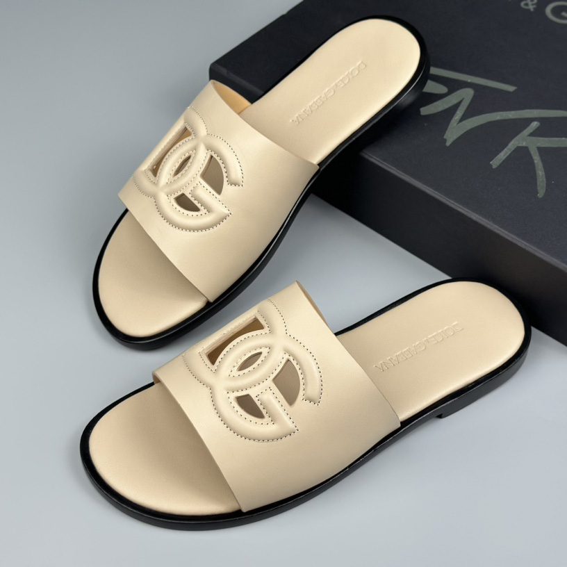 Dolce & Gabbana Calfskin sliders - DopestKickz
