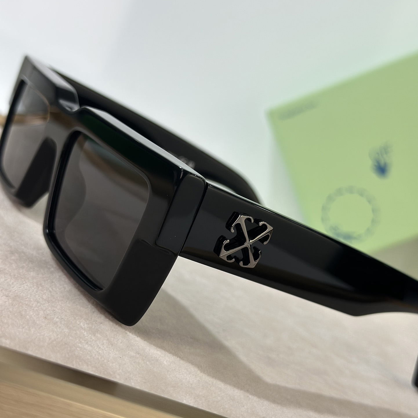 Off White Moberly Sunglasses      OERl114 - DopestKickz