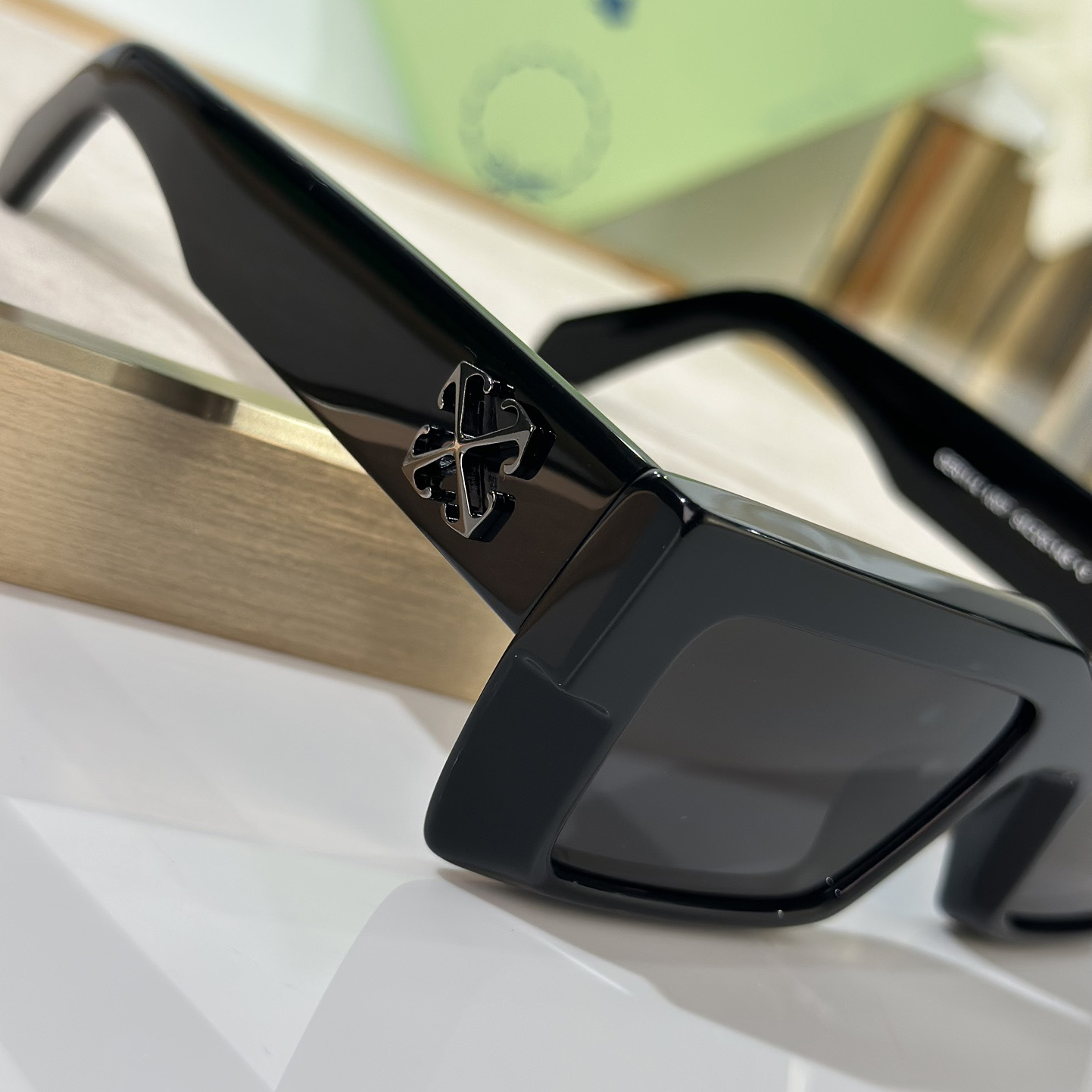 Off White Moberly Sunglasses      OERl114 - DopestKickz