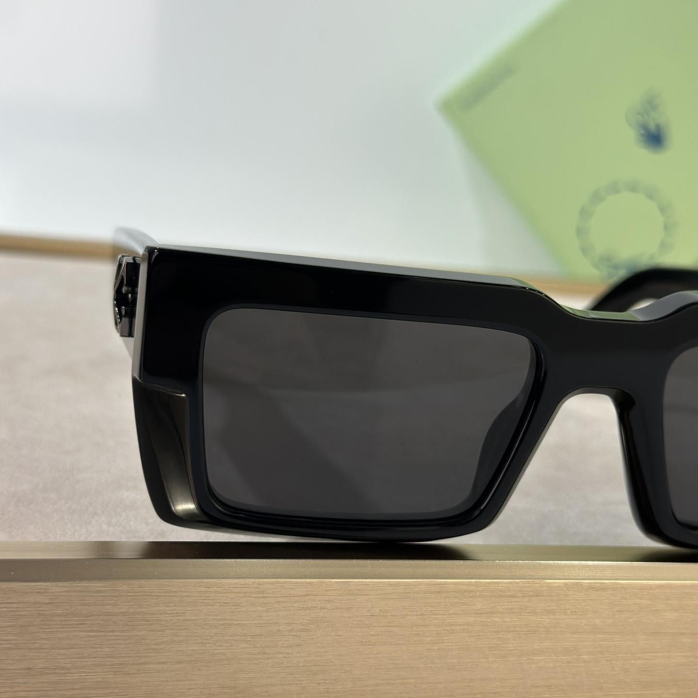 Off White Moberly Sunglasses      OERl114 - DopestKickz