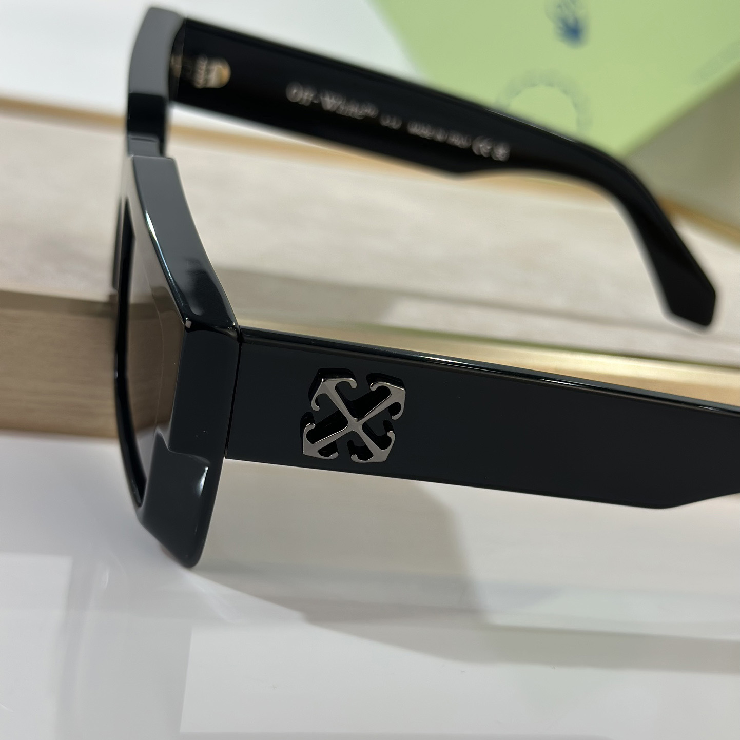 Off White Moberly Sunglasses      OERl114 - DopestKickz