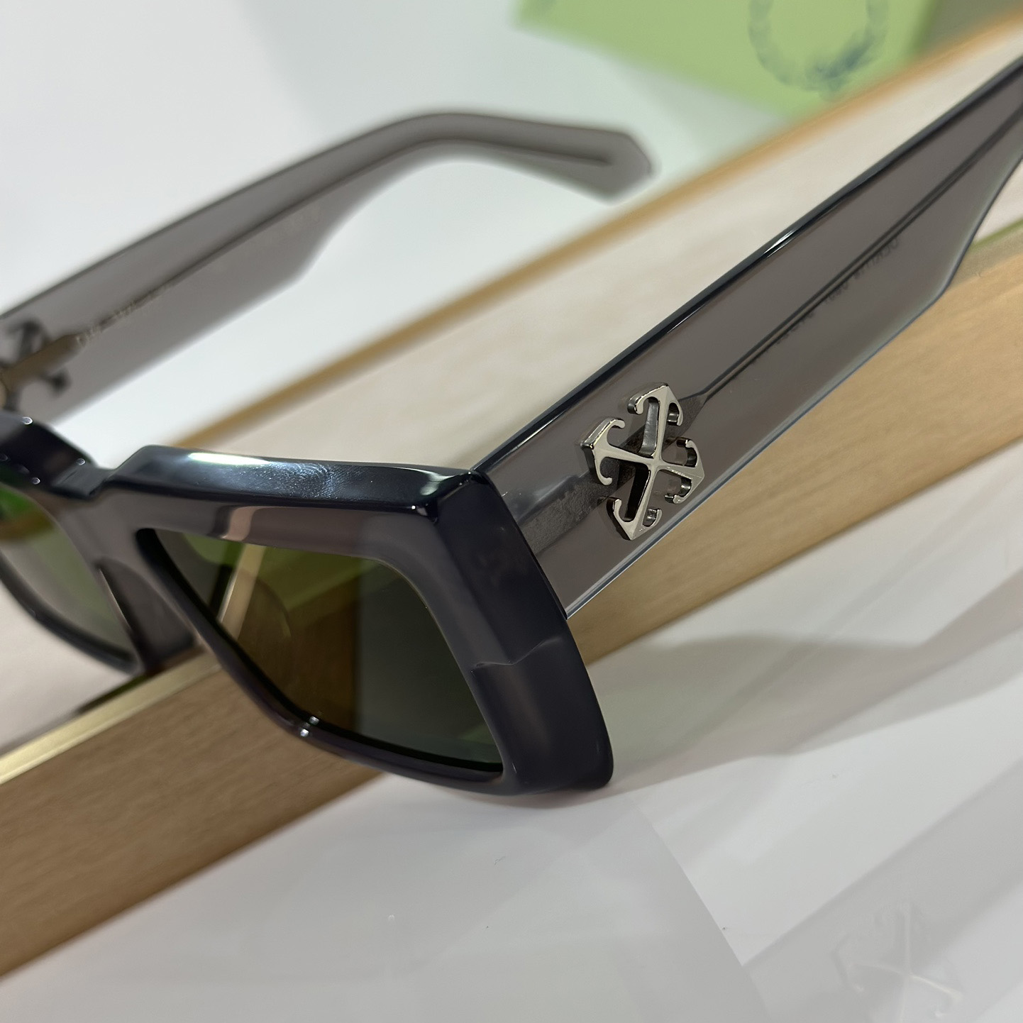 Off White Moberly Sunglasses      OERl114 - DopestKickz