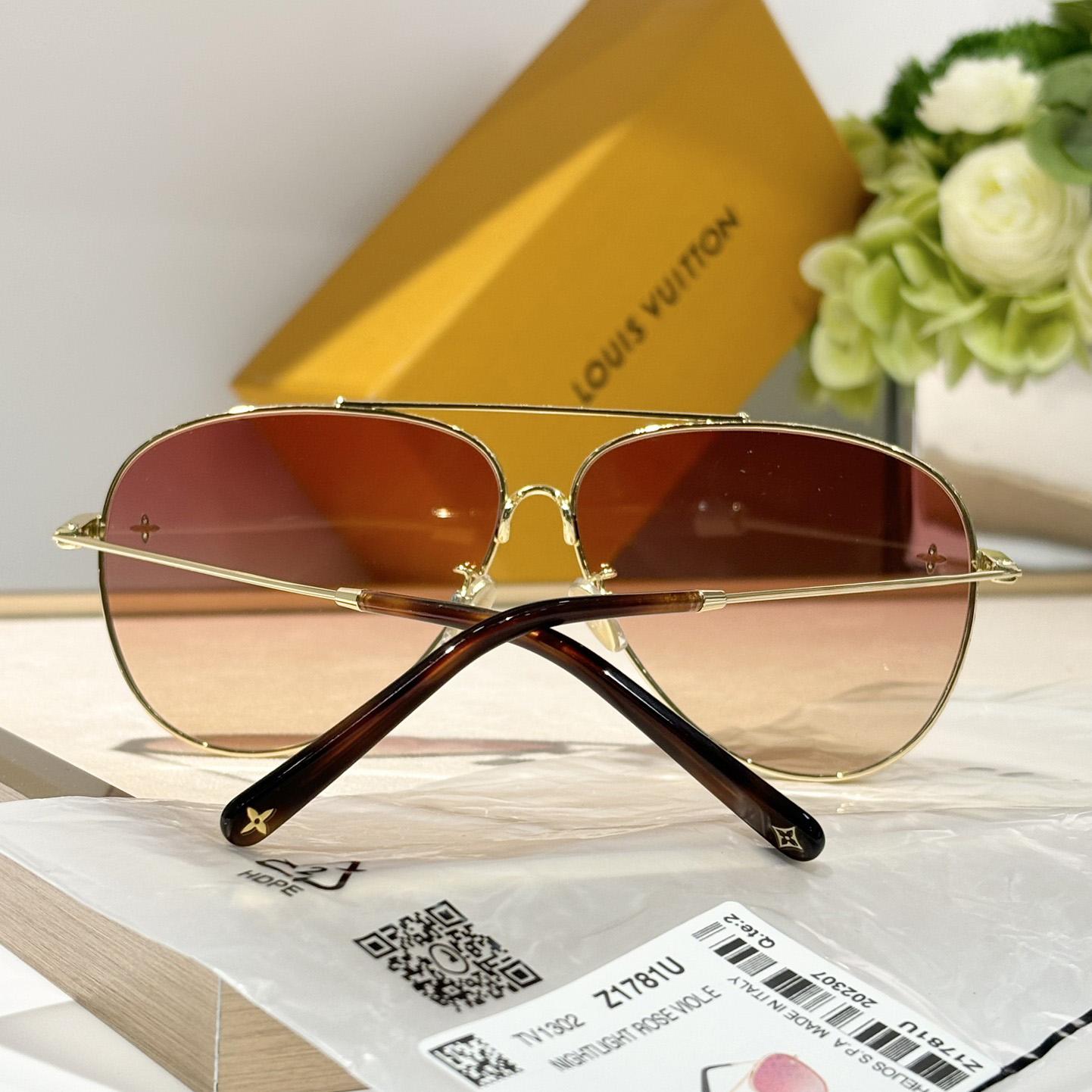 Louis Vuitton The LV Pilot Sunglasses   Z1621U - DopestKickz