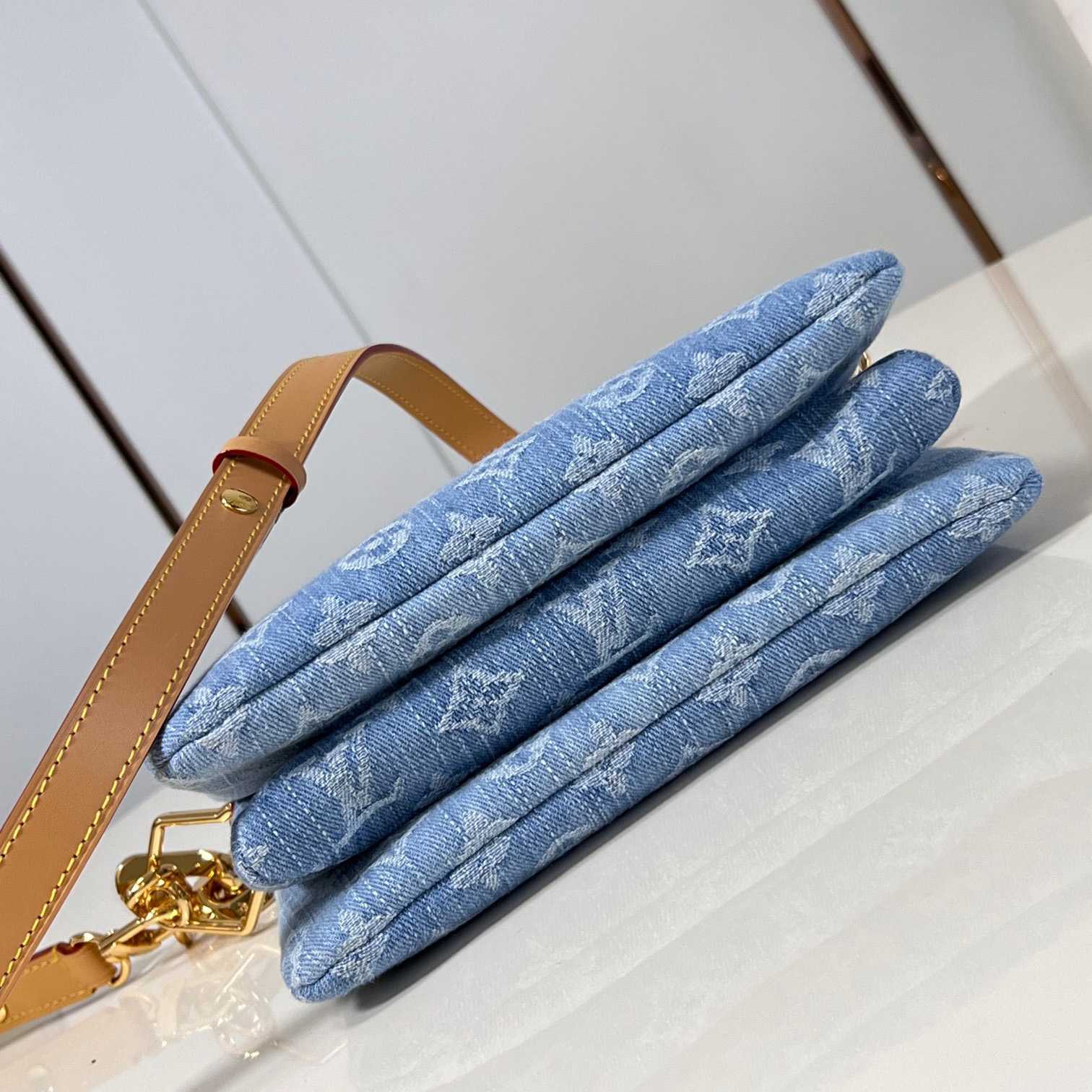 Louis Vuitton Coussin BB   M11401 - DopestKickz