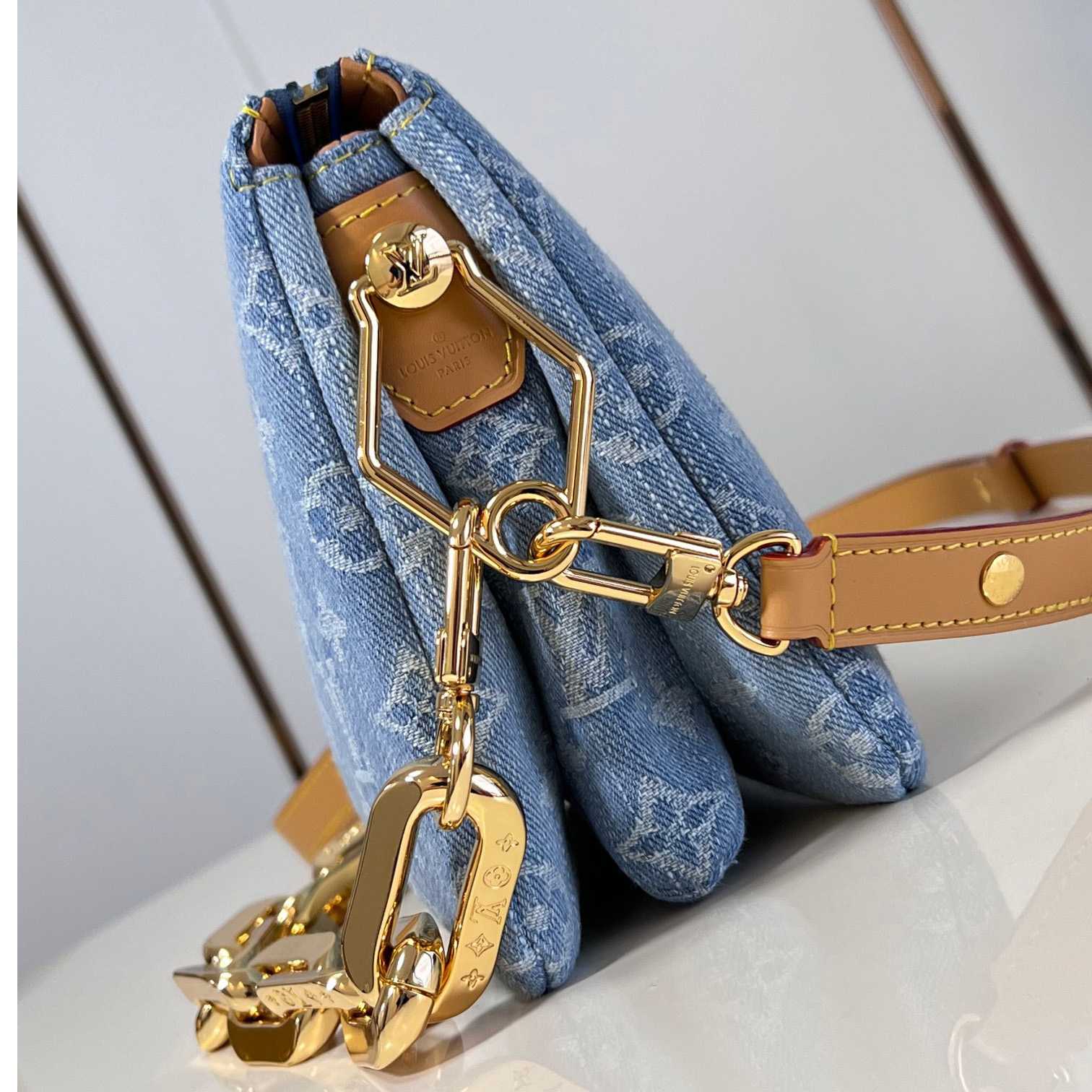 Louis Vuitton Coussin BB   M11401 - DopestKickz