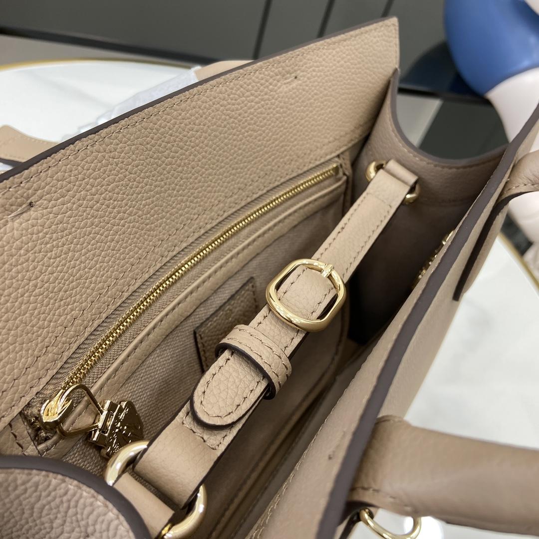 Gucci Medium Tote Bag With Hook Closure - DopestKickz