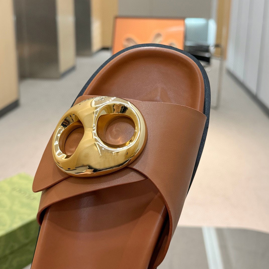 Gucci Women's Marina Chain Slide Sandal - DopestKickz