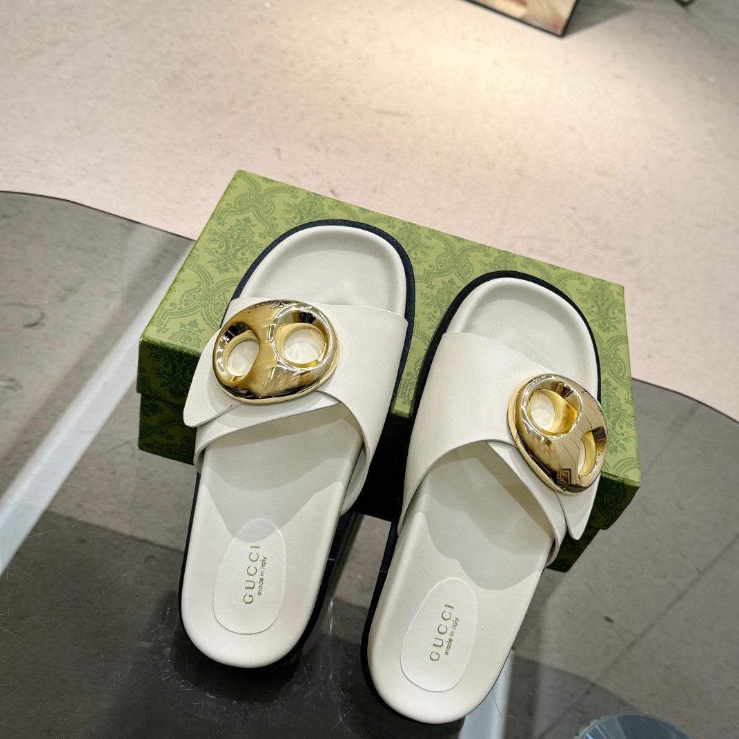 Gucci Women's Marina Chain Slide Sandal - DopestKickz