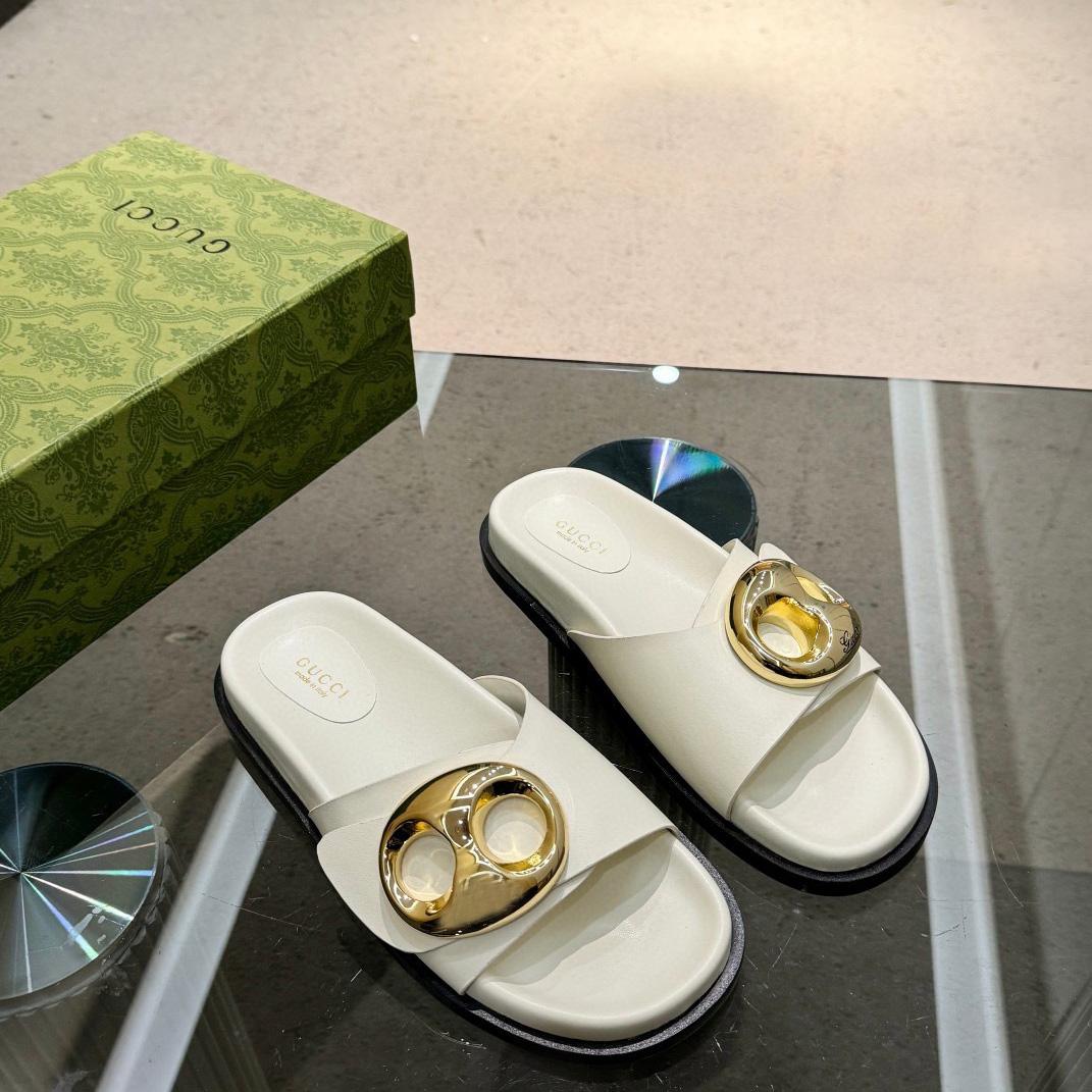 Gucci Women's Marina Chain Slide Sandal - DopestKickz