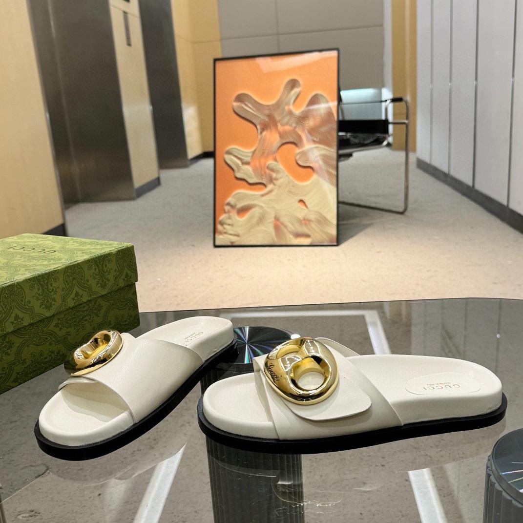 Gucci Women's Marina Chain Slide Sandal - DopestKickz