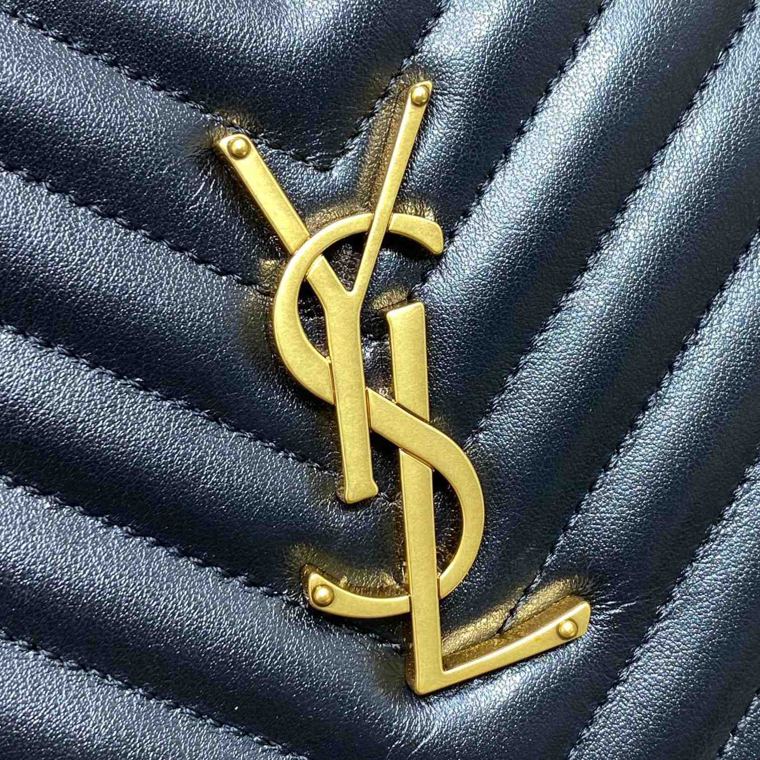 Saint Laurent Lou Tassel Camera Bag  (23x16x6cm) - DopestKickz