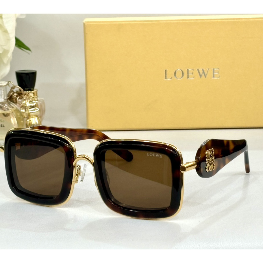 Loewe LW40150U Sunglasses - DopestKickz