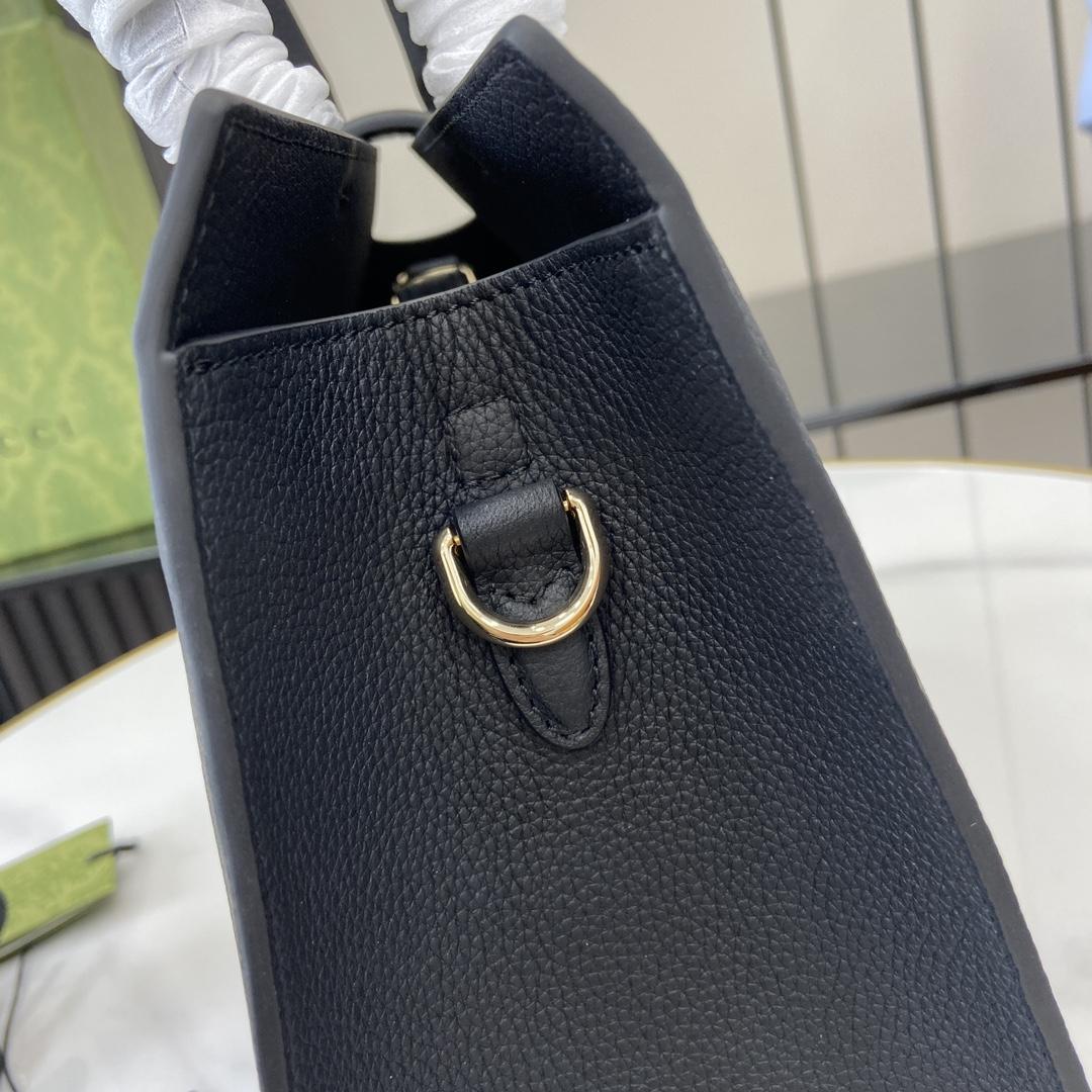 Gucci Medium Tote Bag With Hook Closure - DopestKickz