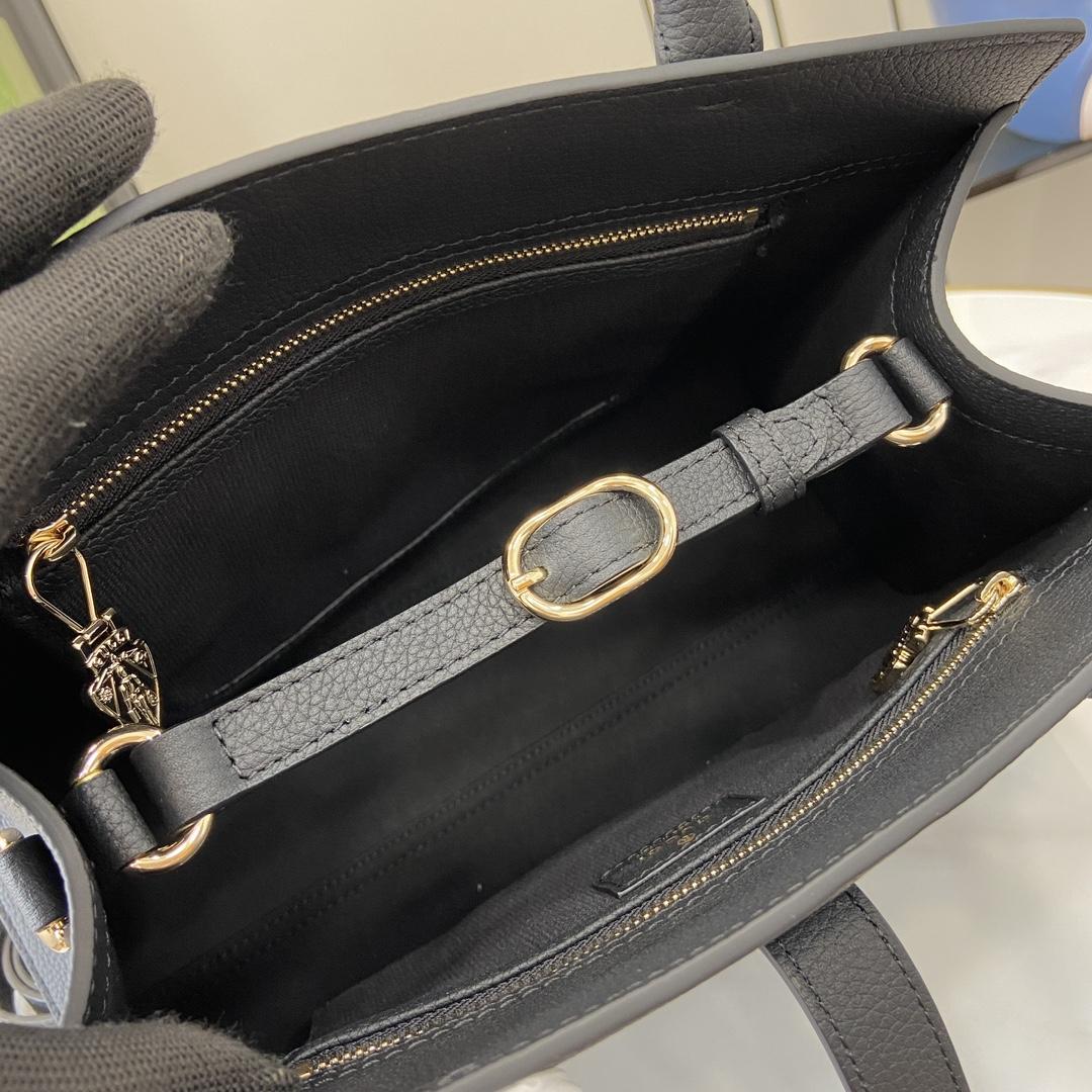 Gucci Medium Tote Bag With Hook Closure - DopestKickz