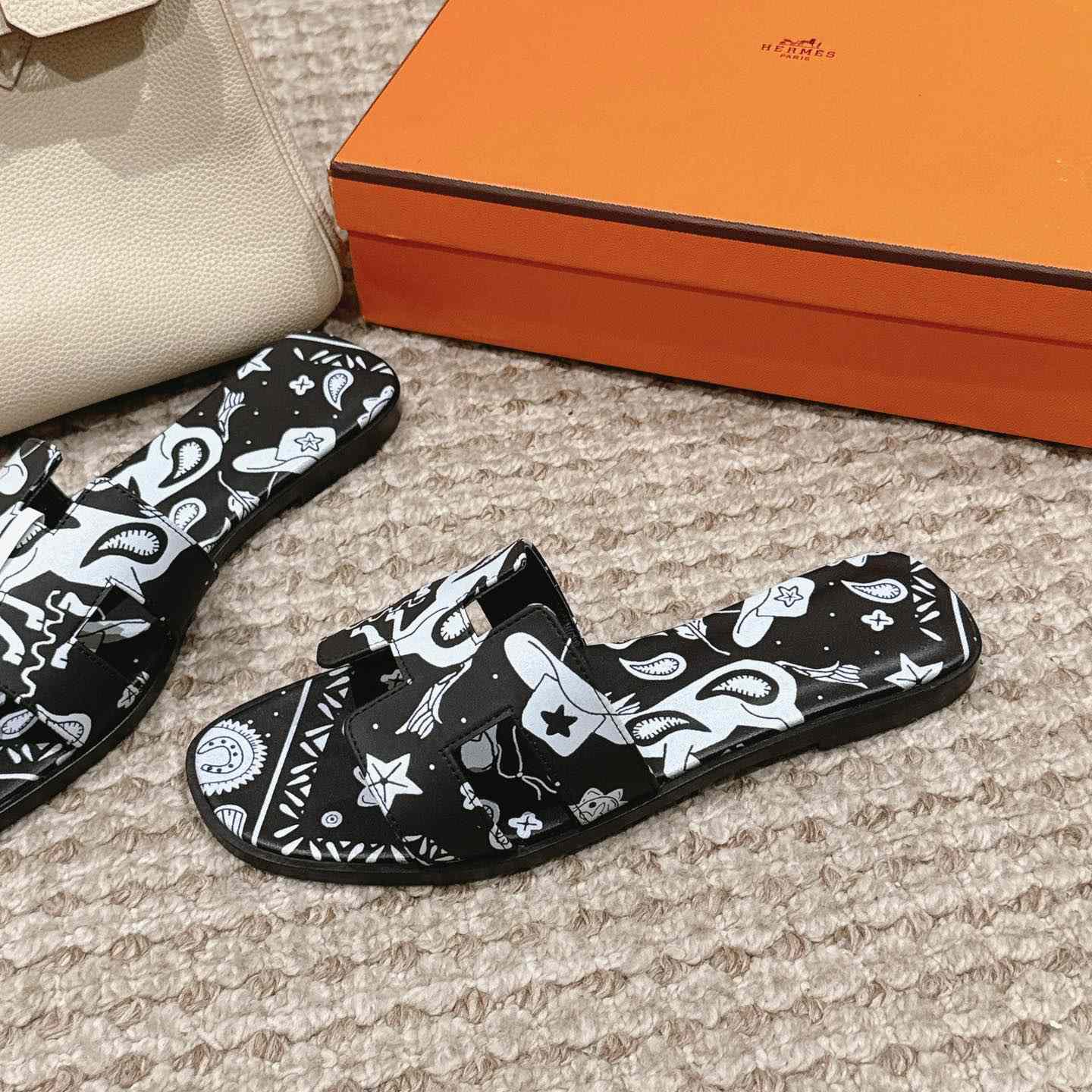 Hermes Oran Sandal - DopestKickz