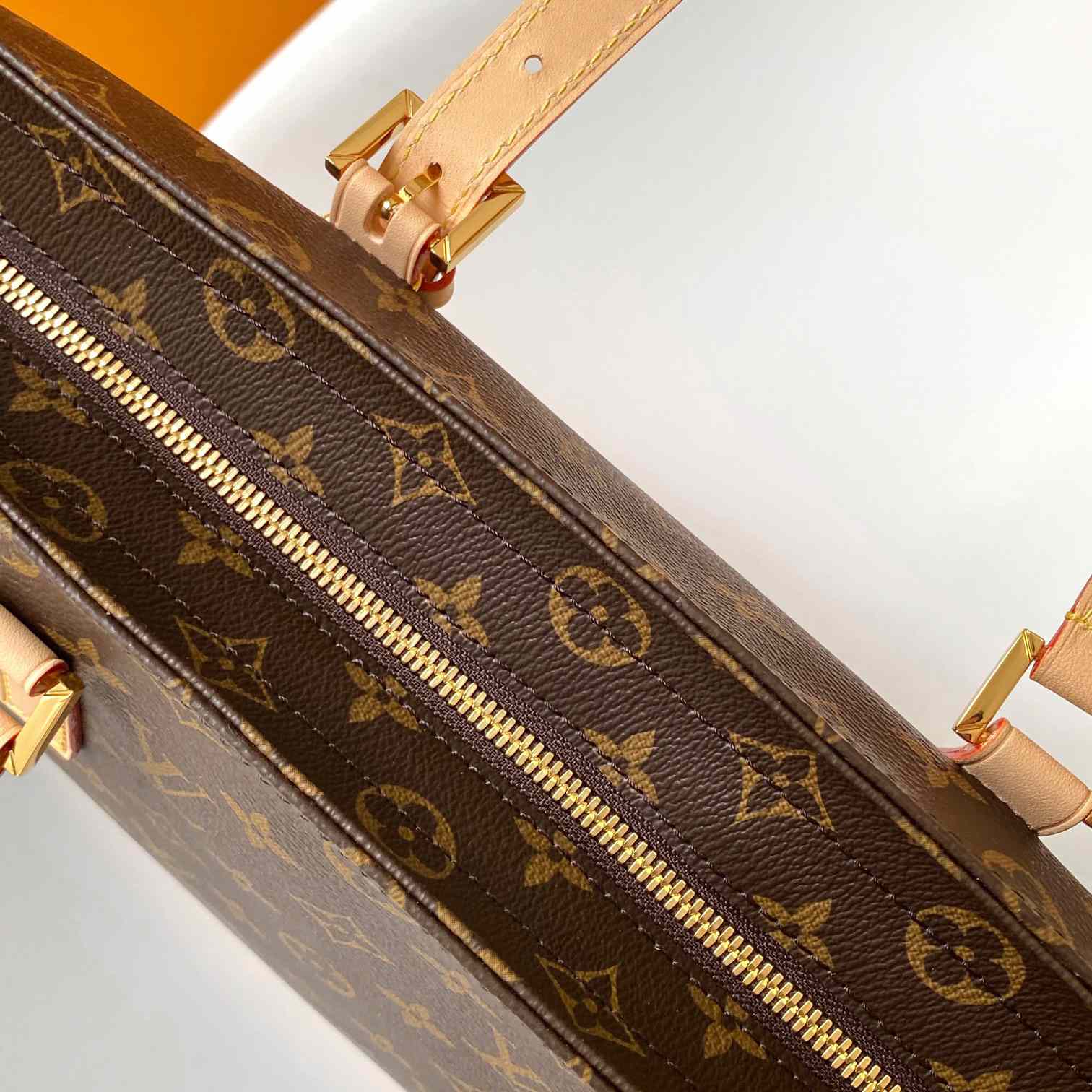 Louis Vuitton Mezzo   M47134 - DopestKickz