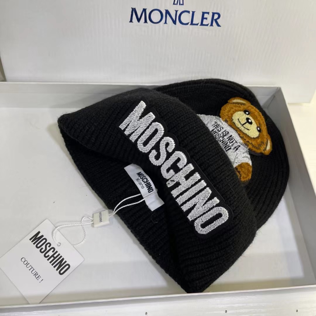Moschino Beanie  - DopestKickz