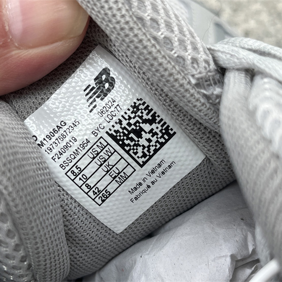 New Balance 1906R Sneakers      M1906AG - DopestKickz