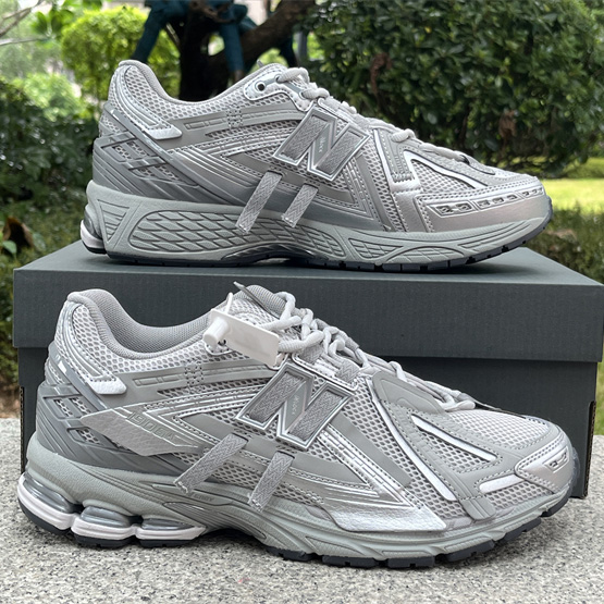 New Balance 1906R Sneakers      M1906AG - DopestKickz