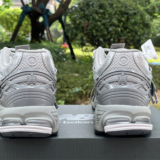 New Balance 1906R Sneakers      M1906AG - DopestKickz