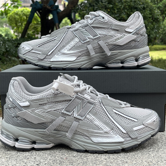 New Balance 1906R Sneakers      M1906AG - DopestKickz