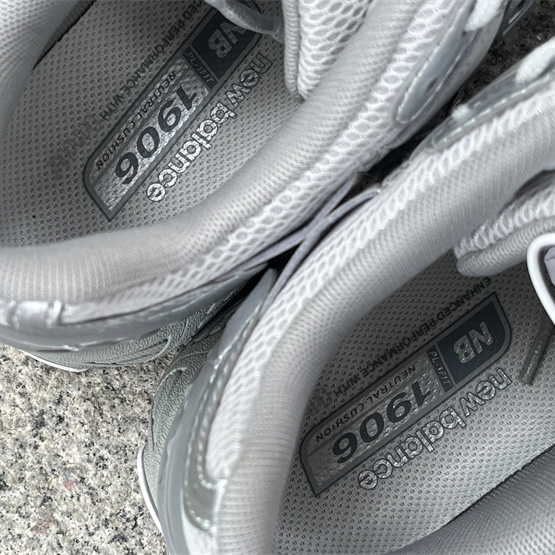 New Balance 1906R Sneakers      M1906AG - DopestKickz