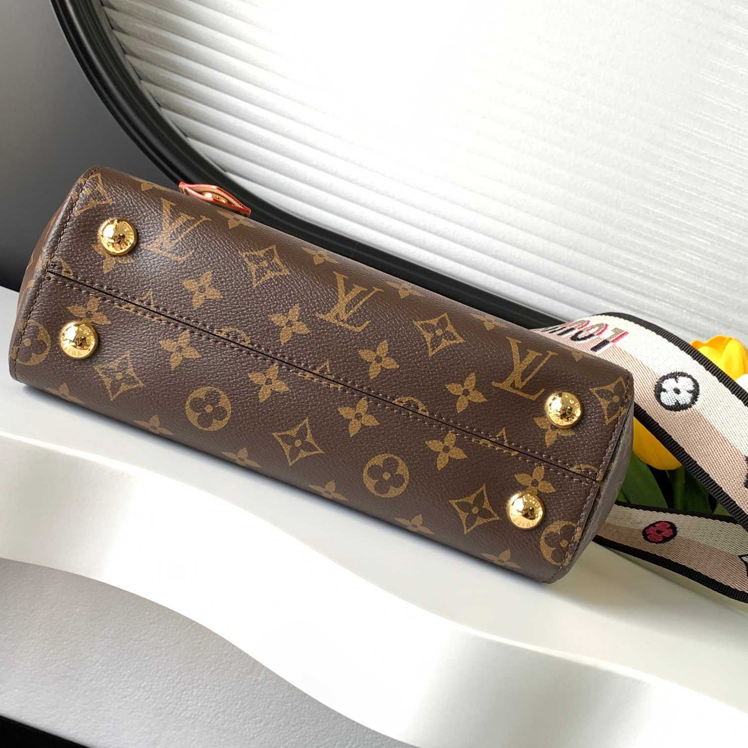 Louis Vuitton Cluny BB  M46372 - DopestKickz