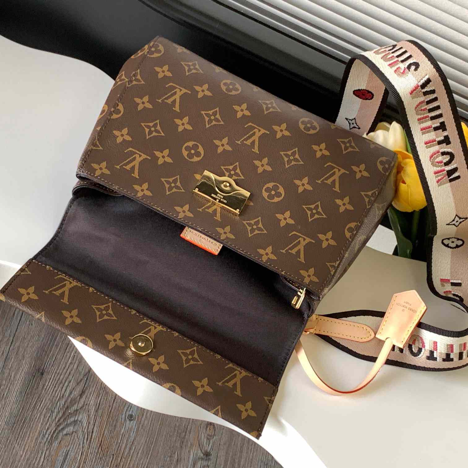 Louis Vuitton Cluny BB  M46372 - DopestKickz