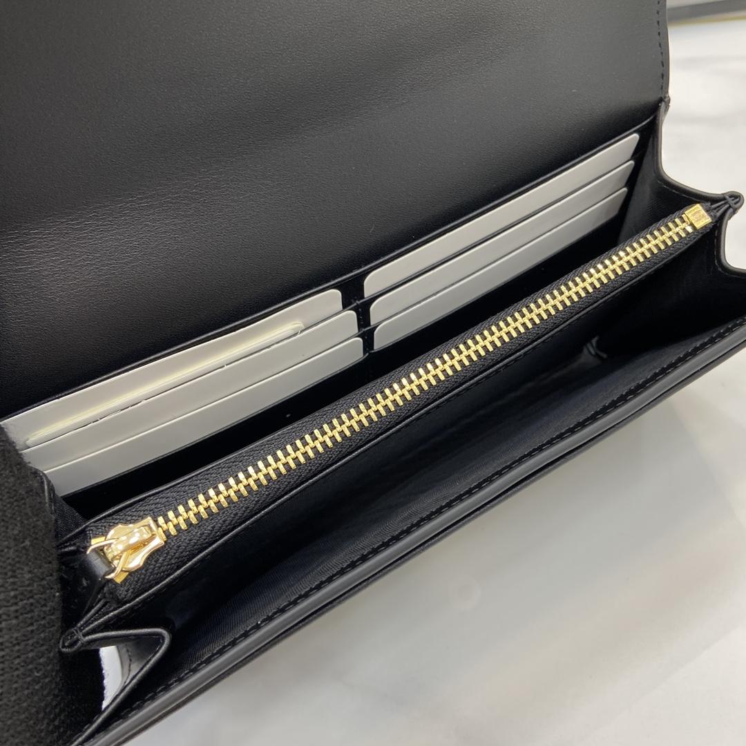 Gucci GG Continental Wallet - DopestKickz