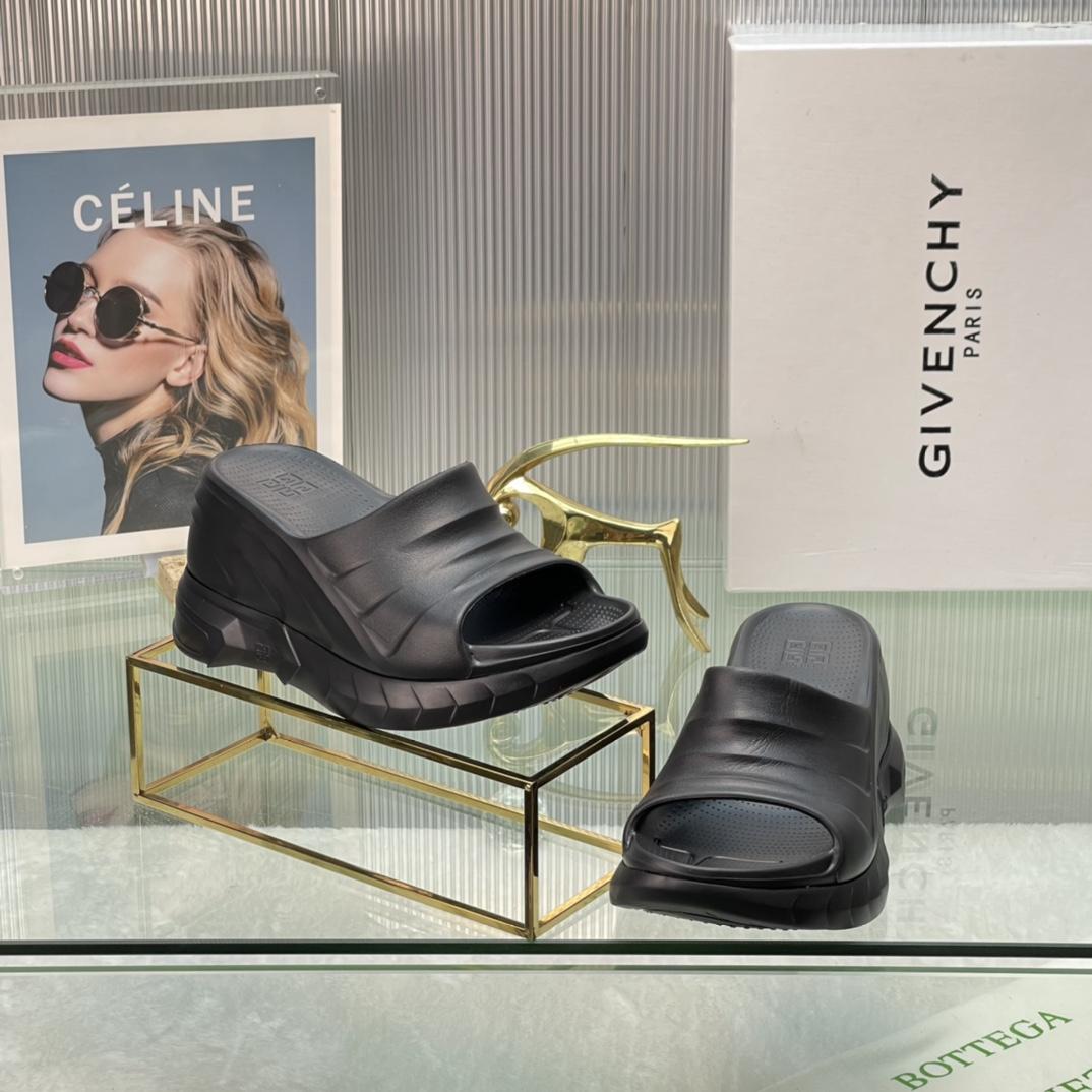 Givenchy Marshmallow Sandals In Rubber - DopestKickz