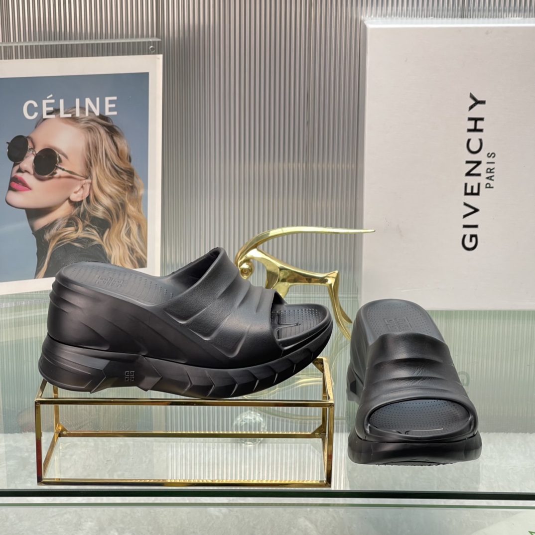 Givenchy Marshmallow Sandals In Rubber - DopestKickz