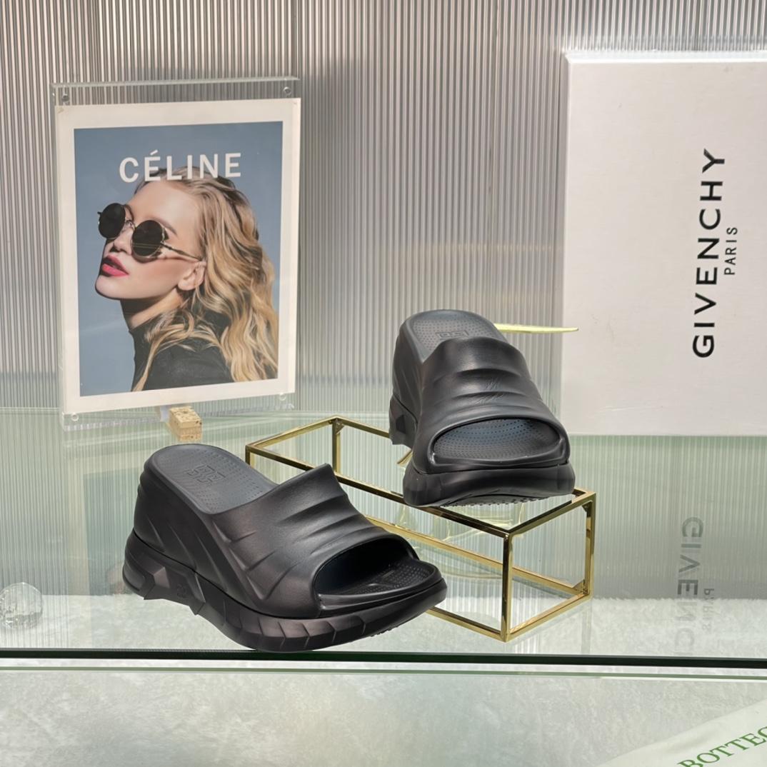 Givenchy Marshmallow Sandals In Rubber - DopestKickz