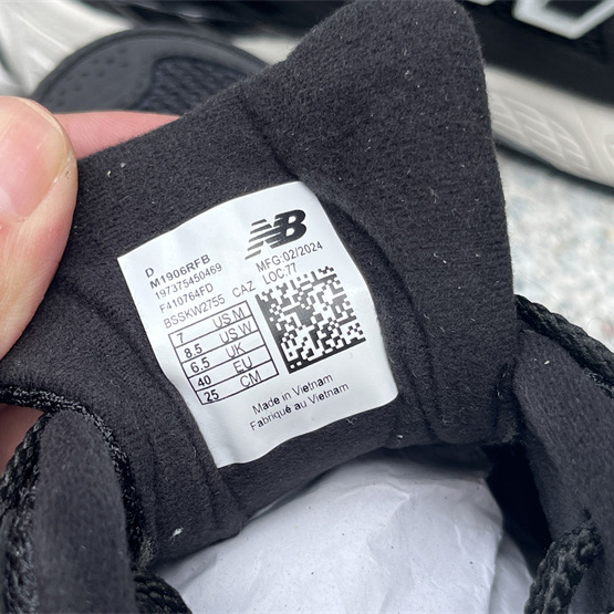 New Balance 1906R Sneakers      M1906RFB  - DopestKickz