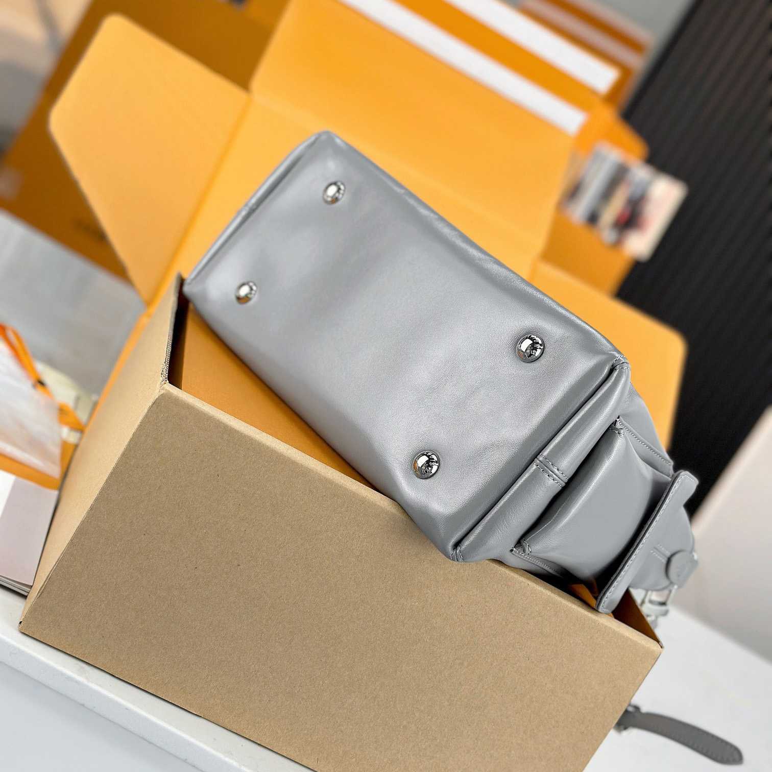 Louis Vuitton CarryAll Cargo PM   M12579 - DopestKickz