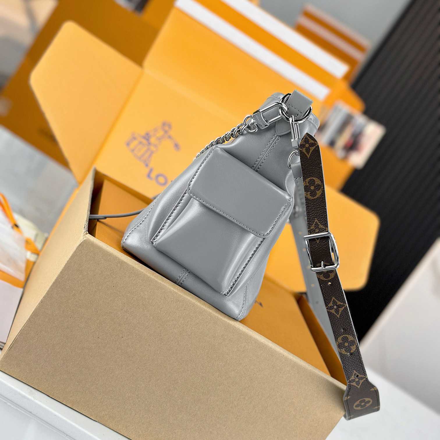 Louis Vuitton CarryAll Cargo PM   M12579 - DopestKickz