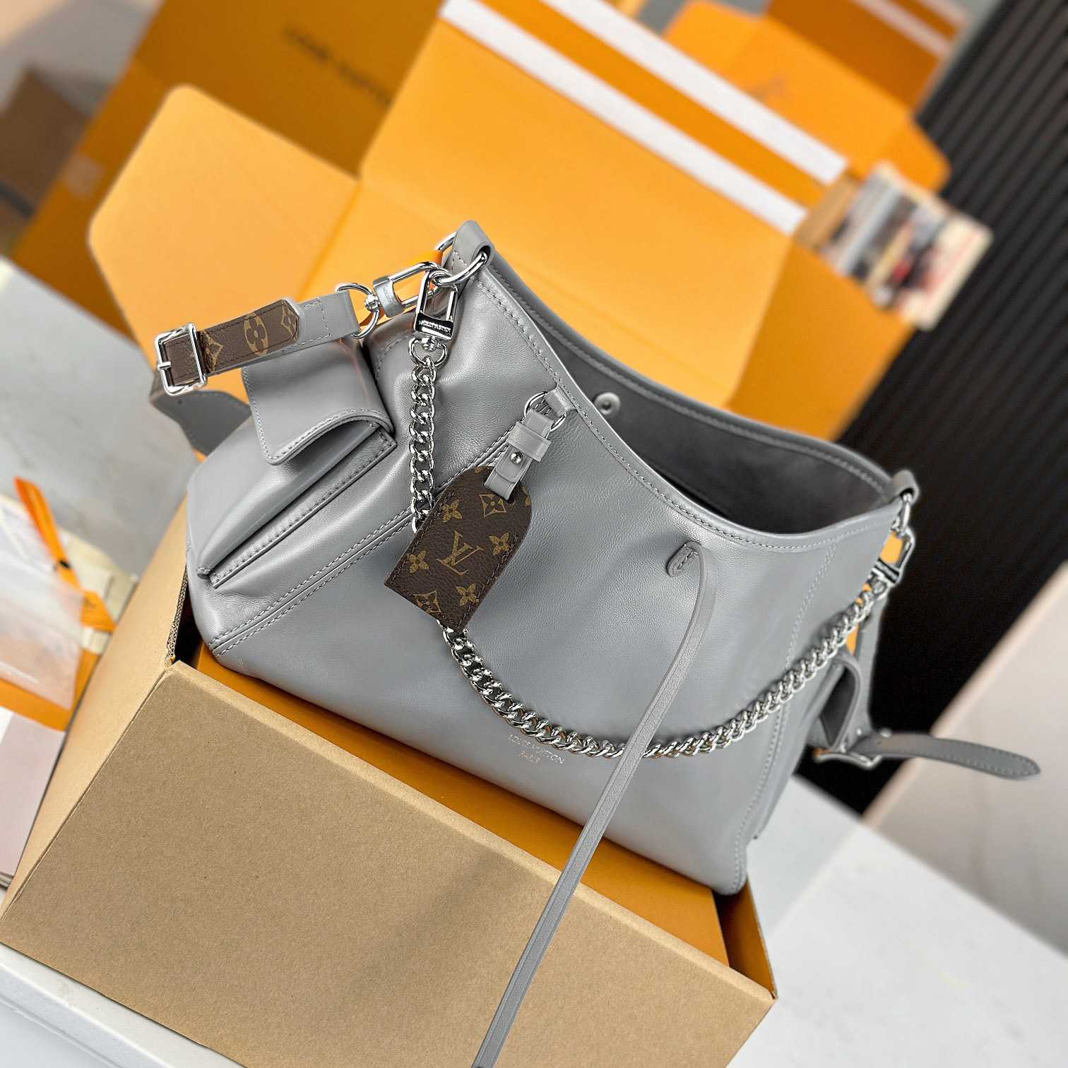 Louis Vuitton CarryAll Cargo PM   M12579 - DopestKickz